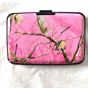 NWOT Realtree Edge Pink Camo RFID Blocking Metal Card Holder Slim